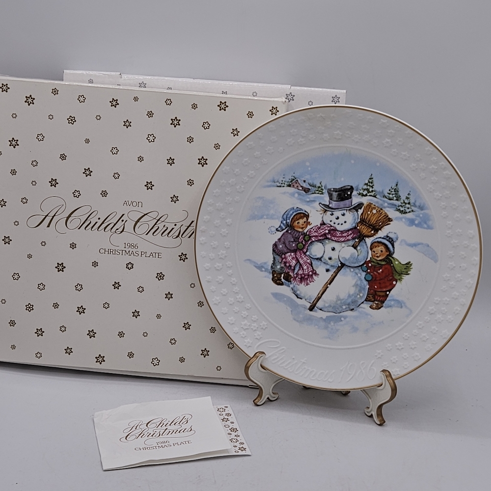 Vintage Christmas 1986 "A Child's Christmas" Collector Plate Avon - 22k Gold